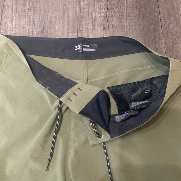 Men’s Hurley boardshorts size 32. Olive green. - Picture 3 of 3